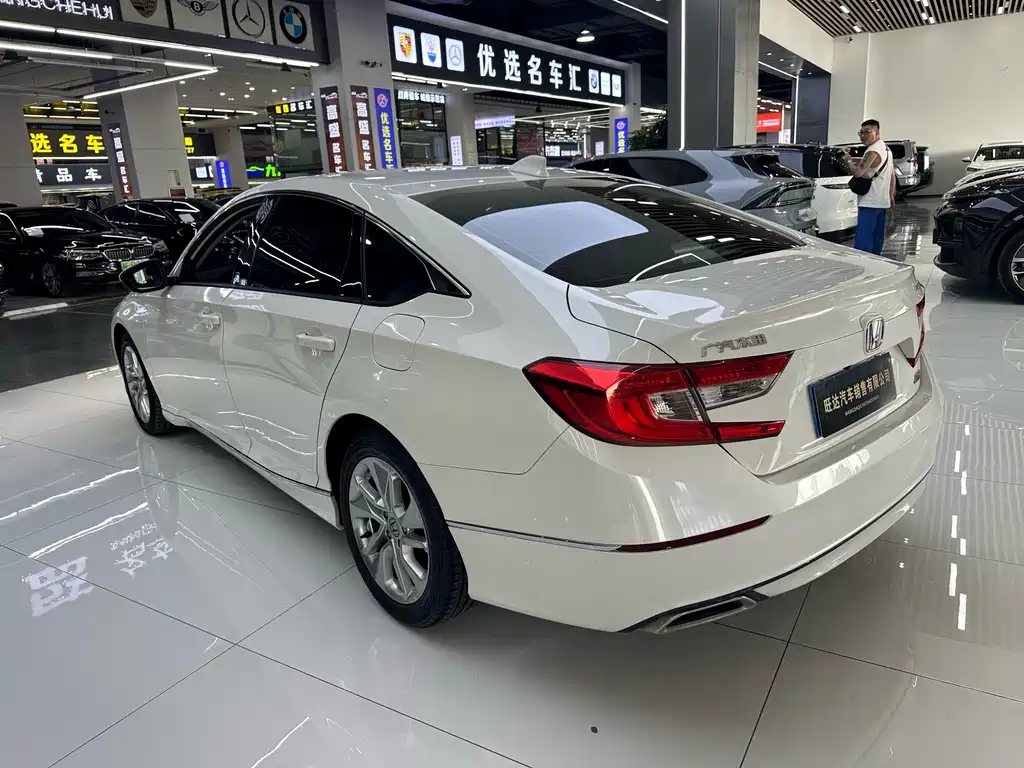 Honda Accord 2019 — фото 24