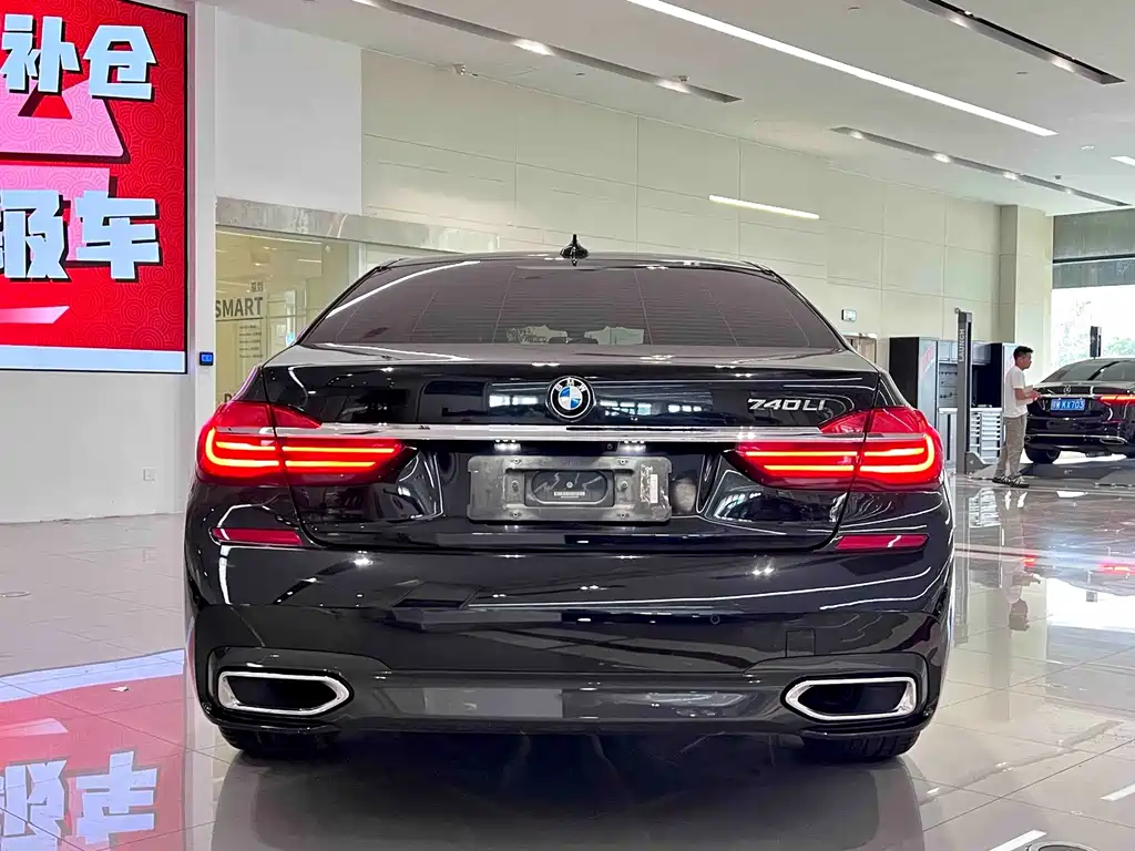 BMW 7 Series 2018 — фото 10