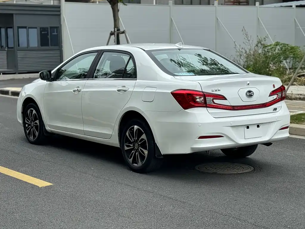 BYD Qin NEV 2015 — фото 9