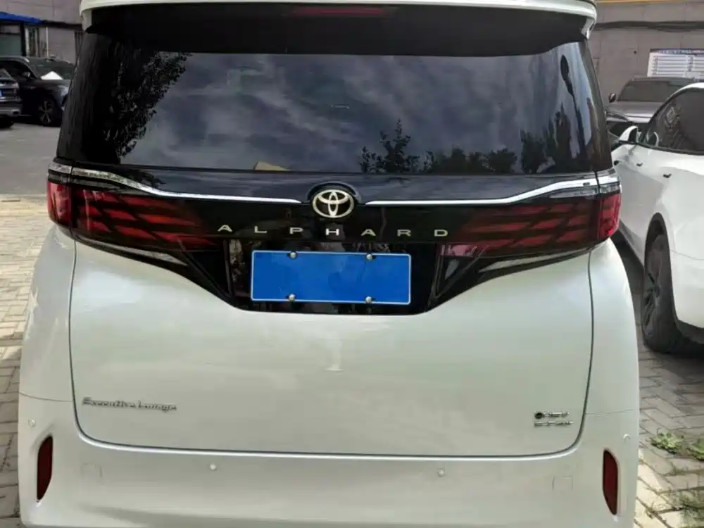 Toyota Alphard 2024 — фото 13