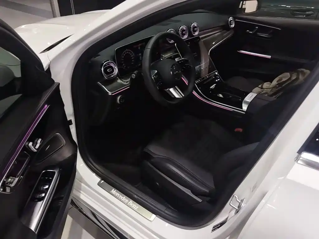 Mercedes-Benz C-Class 2025 — фото 16