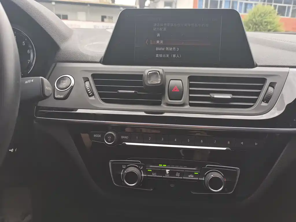 BMW 1 Series 2018 — фото 14