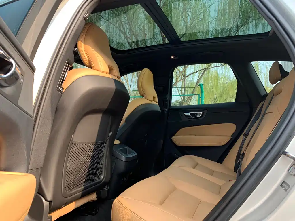 Volvo XC60 2018 — фото 14