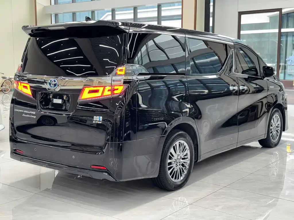 Toyota Vellfire 2021 — фото 11