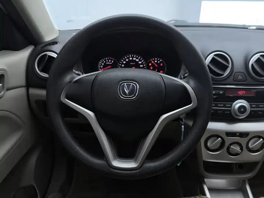 Changan Yuexiang V3 2015 — фото 15