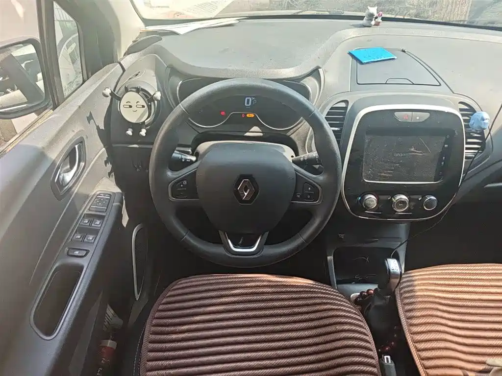 Renault Captur 2018 — фото 11