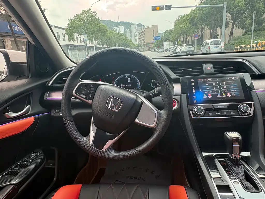 Honda Civic 2019 — фото 18