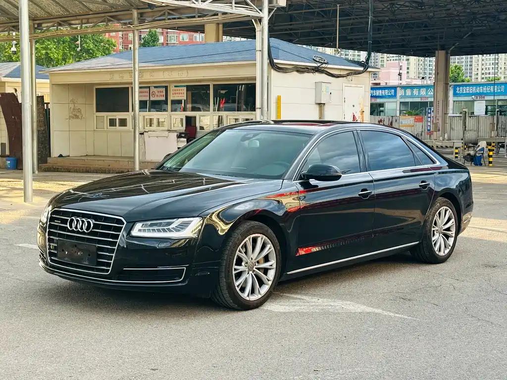 Audi A8 2015 — фото 1