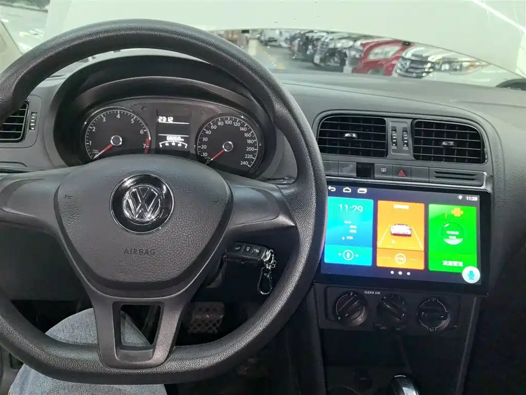 Volkswagen Polo 2018 — фото 10