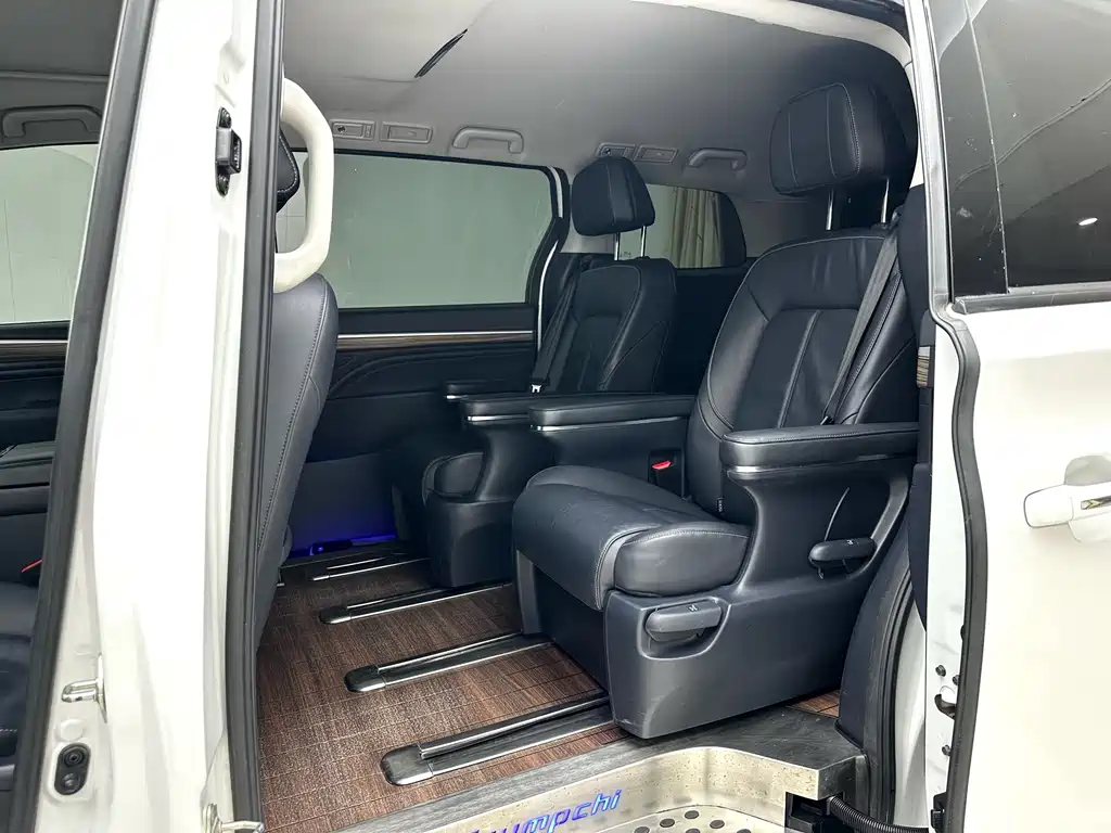 GAC Motor Trumpchi M8 2022 — фото 10