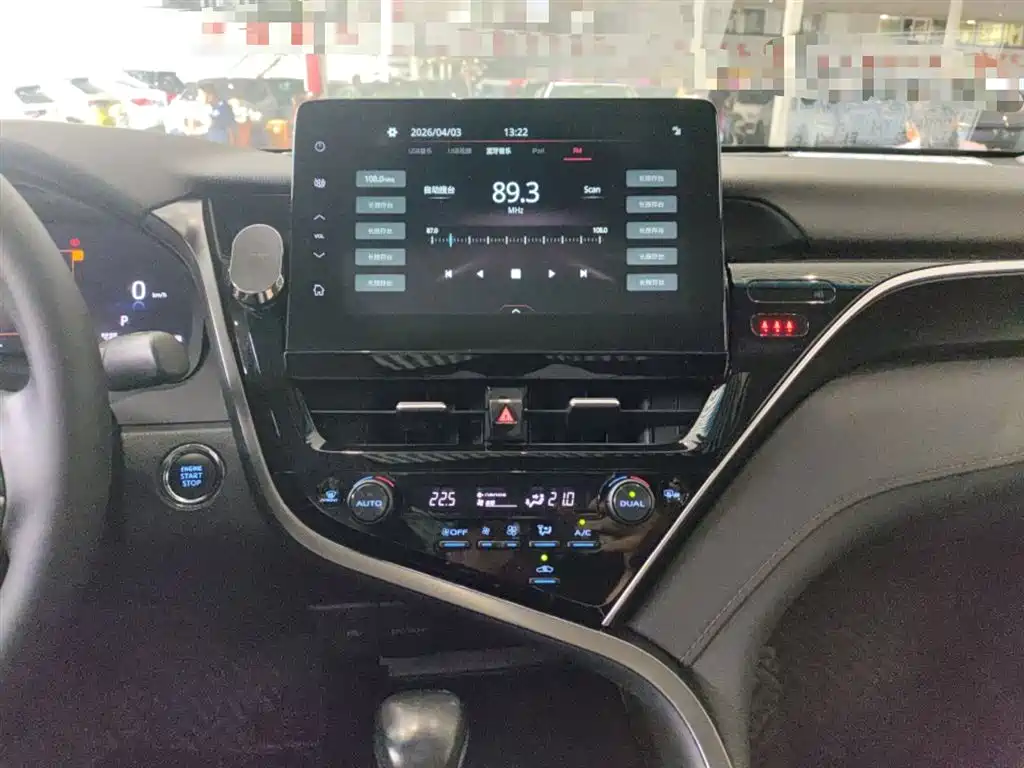 Toyota Camry 2022 — фото 13