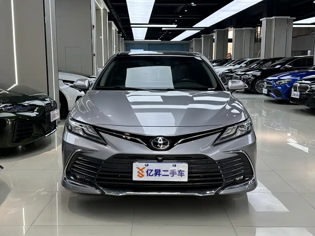 Toyota Camry 2024 — фото 2