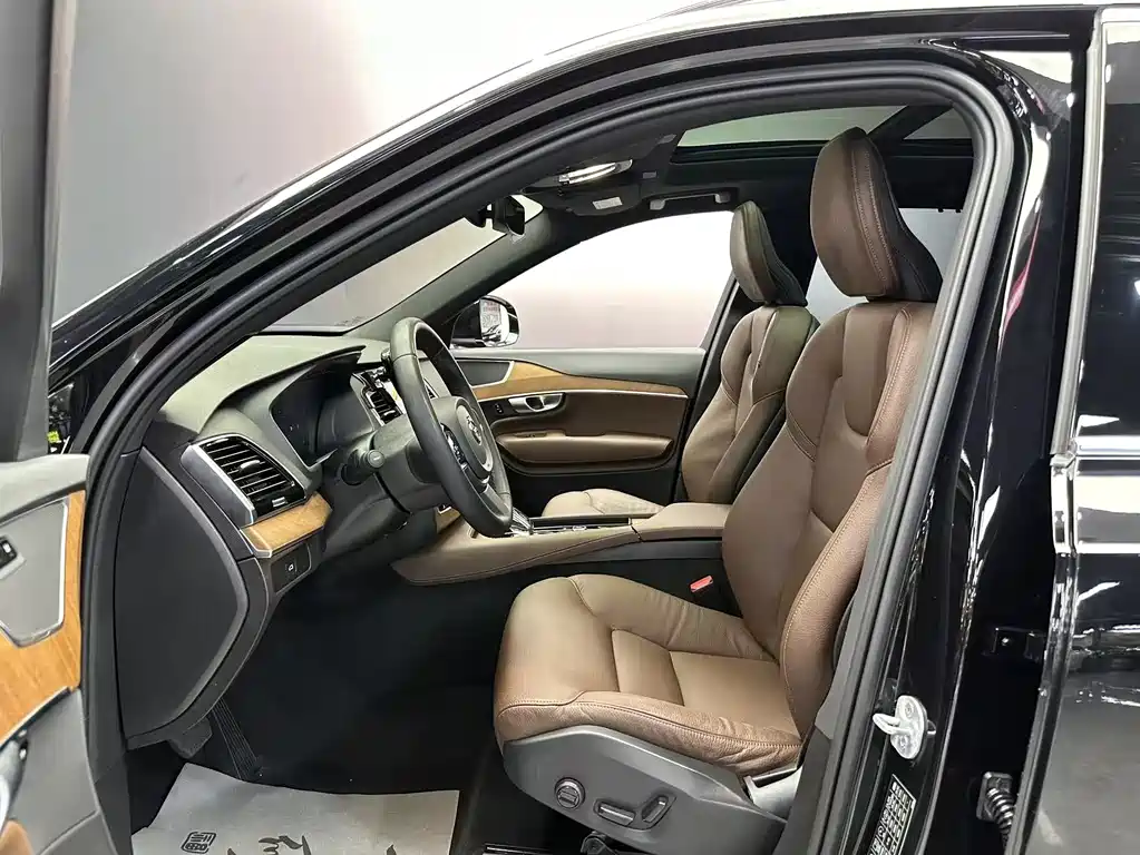 Volvo XC90 2023 — фото 4