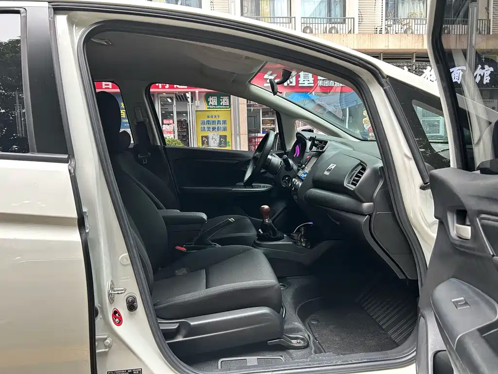Honda Fit 2017 — фото 8