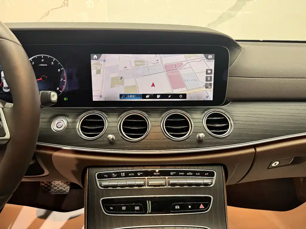 Mercedes-Benz E-Class 2022 — фото 10