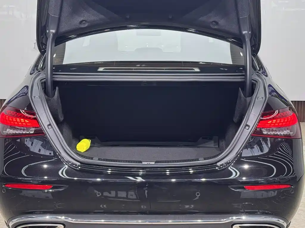 Mercedes-Benz E-Class 2022 — фото 20