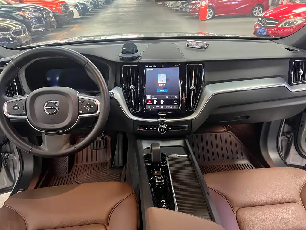 Volvo XC60 2025 — фото 14