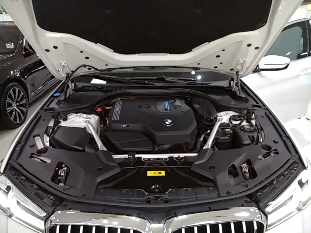 BMW 5 Series New Energy 2022 — фото 20