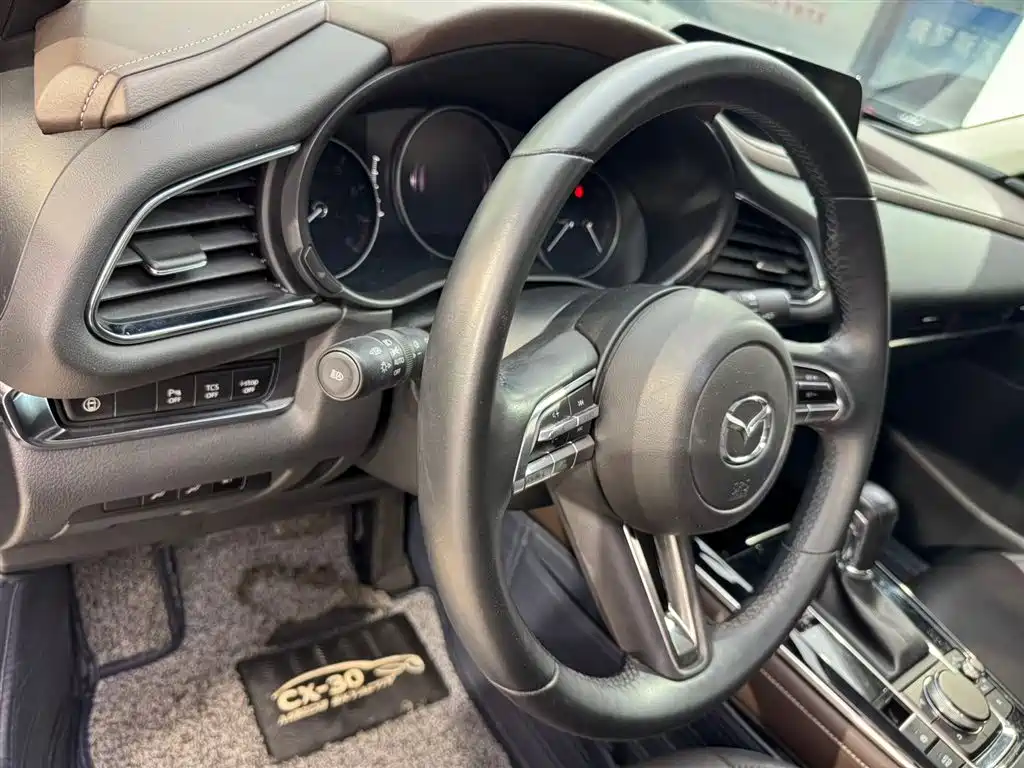 Mazda CX-30 2023 — фото 10