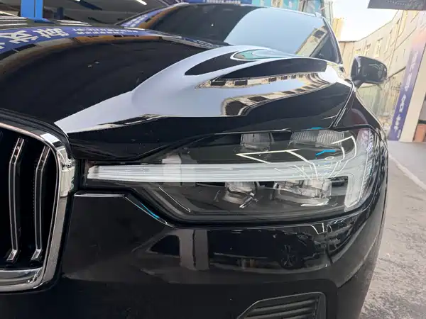 Volvo XC60 2025