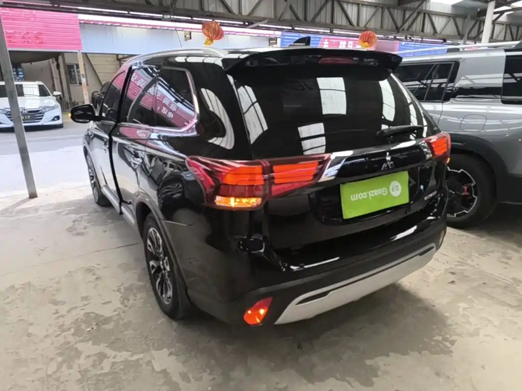 Mitsubishi Outlander 2021 — фото 23