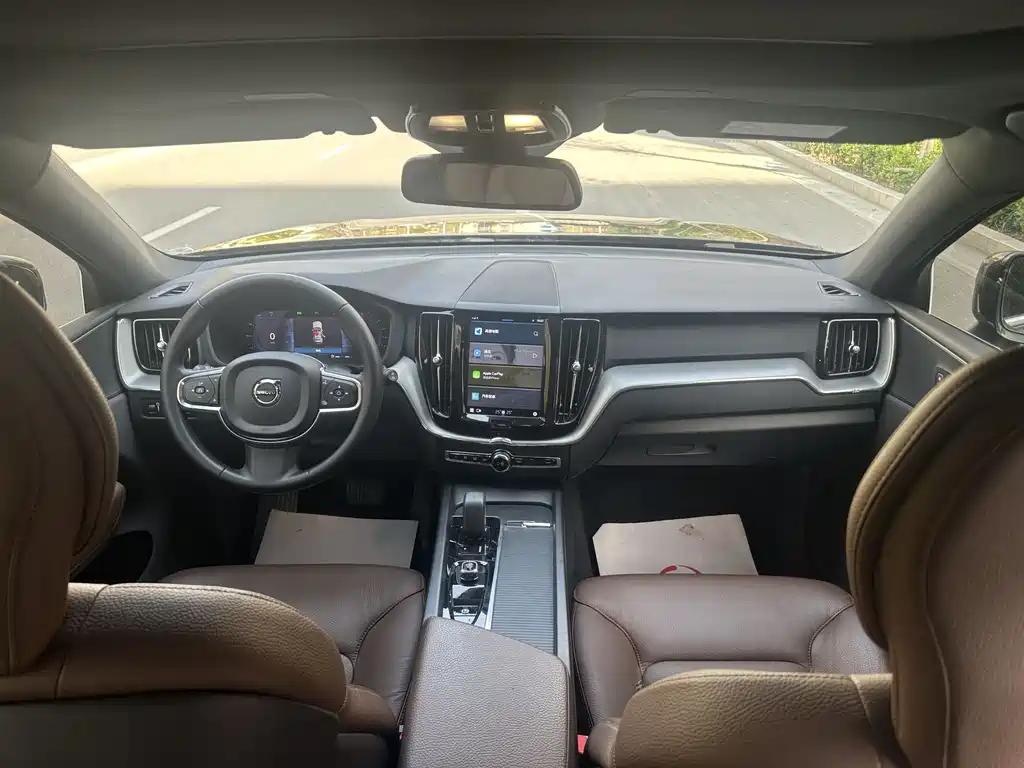 Volvo XC60 2021 — фото 10