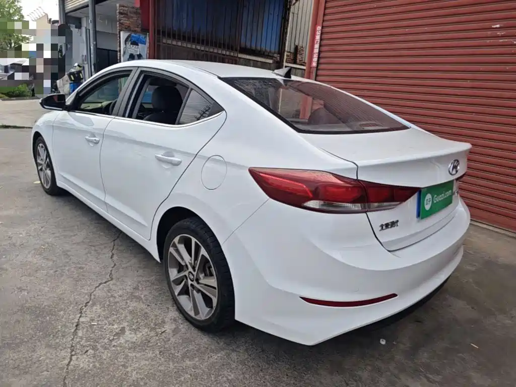Hyundai Elantra 2017 — фото 5