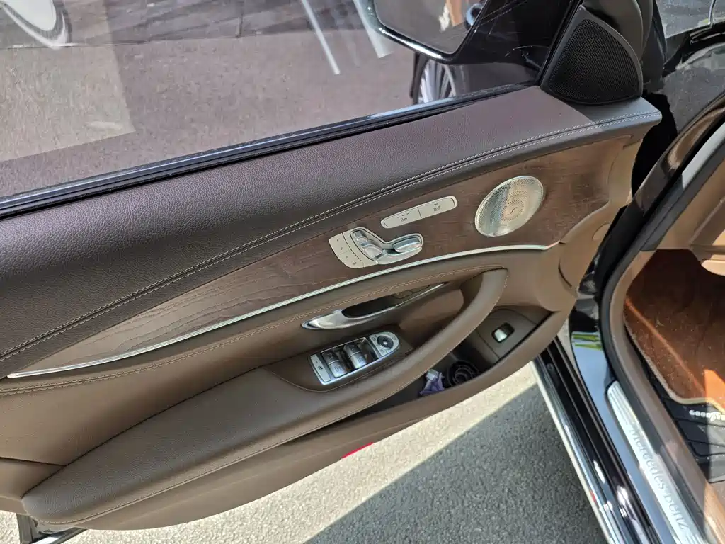 Mercedes-Benz E-Class 2023 — фото 16
