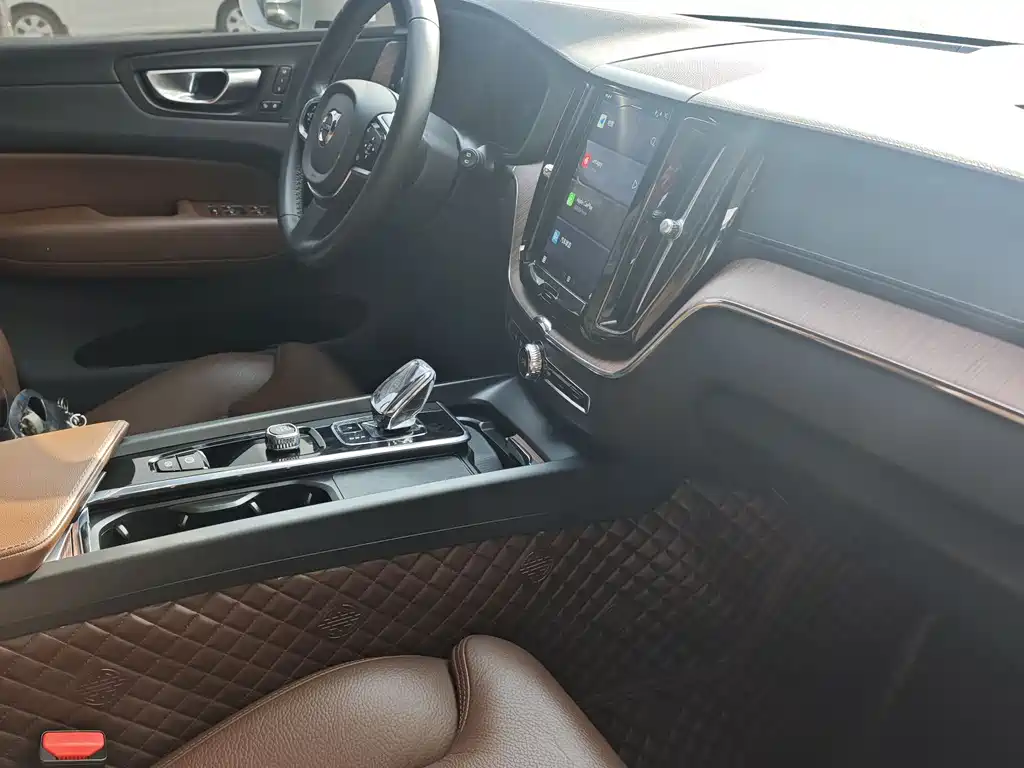 Volvo XC60 PHEV 2023 — фото 13