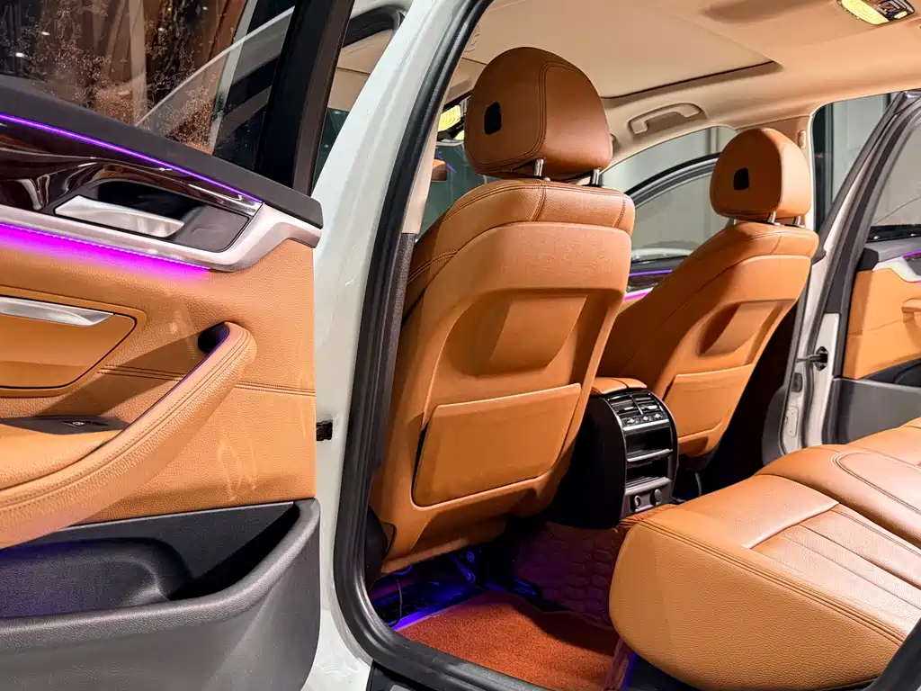 BMW 5 Series 2018 — фото 12