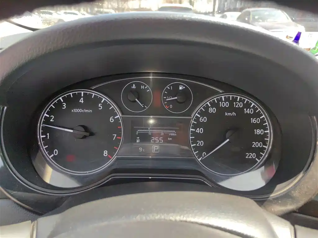 Nissan Tiida 2015 — фото 4