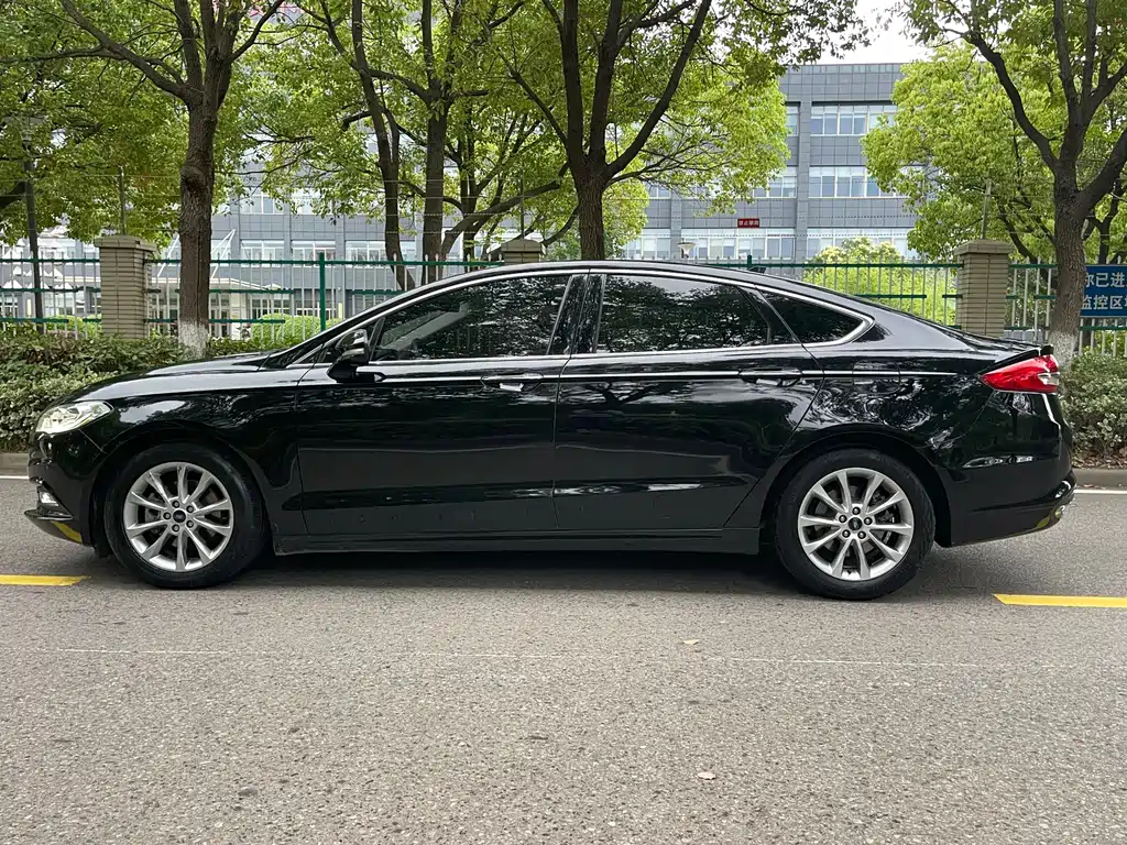 Ford Mondeo 2017 — фото 11