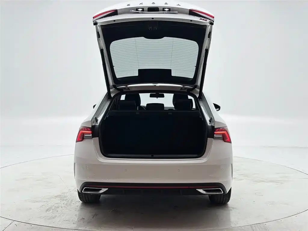 Skoda Octavia 2024 — фото 8
