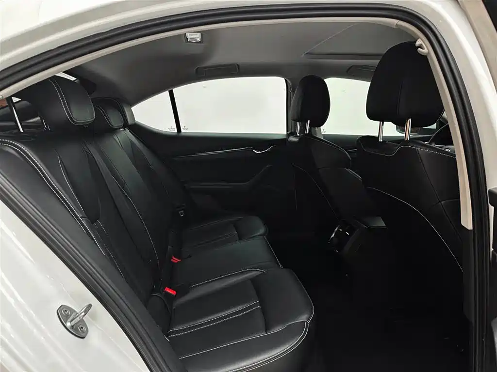 Skoda Octavia 2024 — фото 23