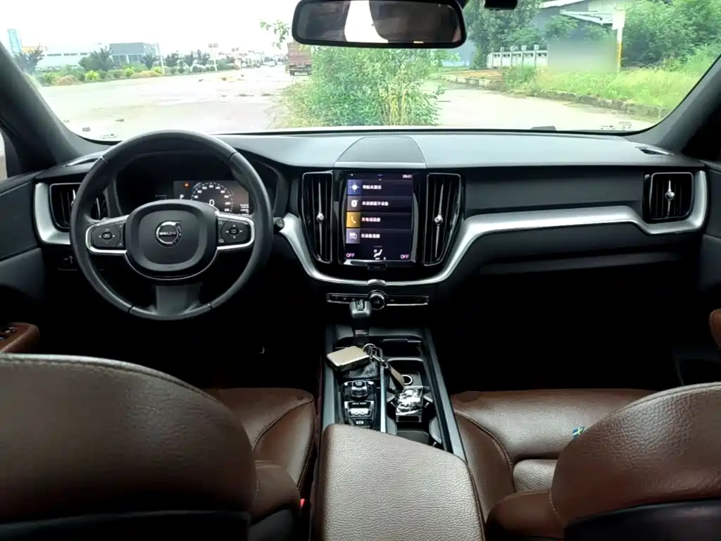 Volvo XC60 2020 — фото 10