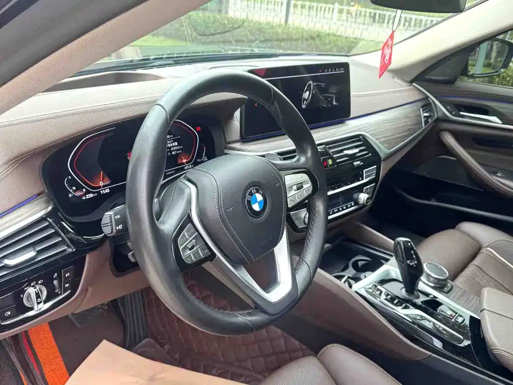 BMW 5 Series 2021 — фото 11