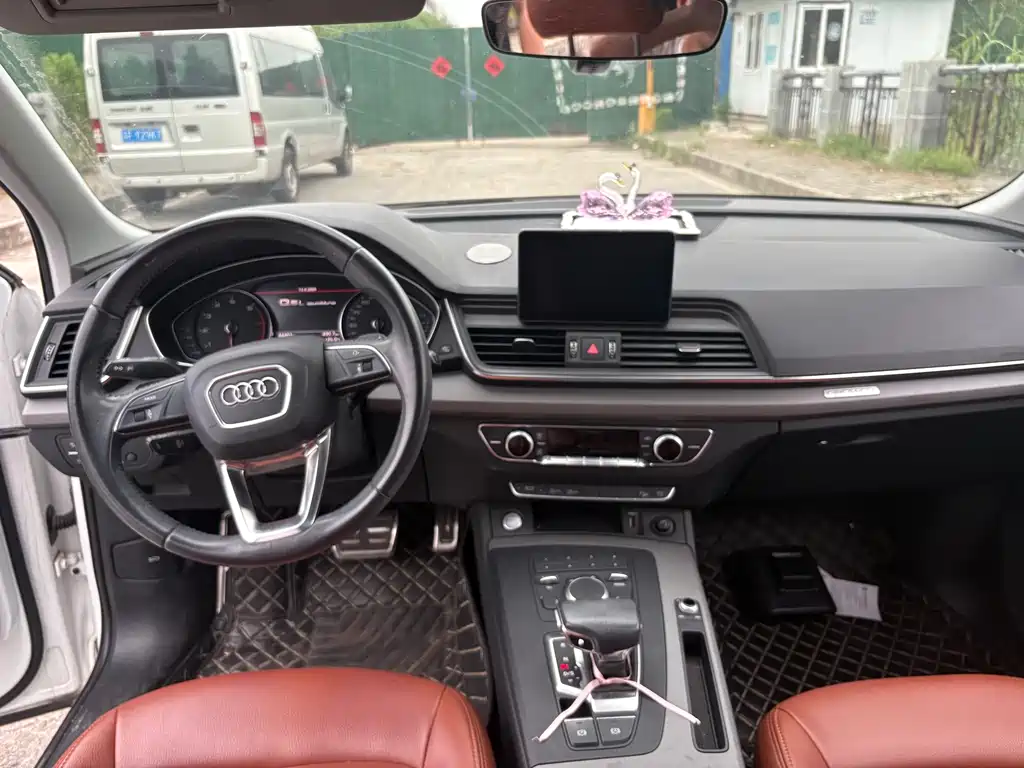 Audi Q5L 2019 — фото 10