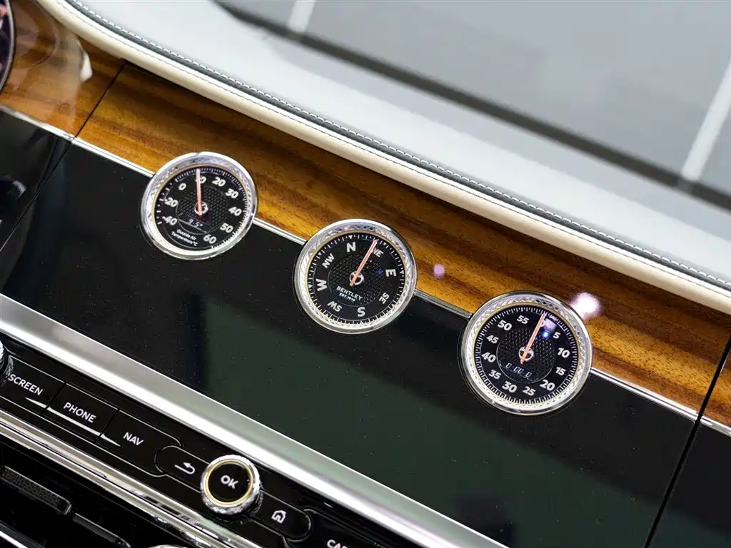 Bentley Flying Spur 2020 — фото 25