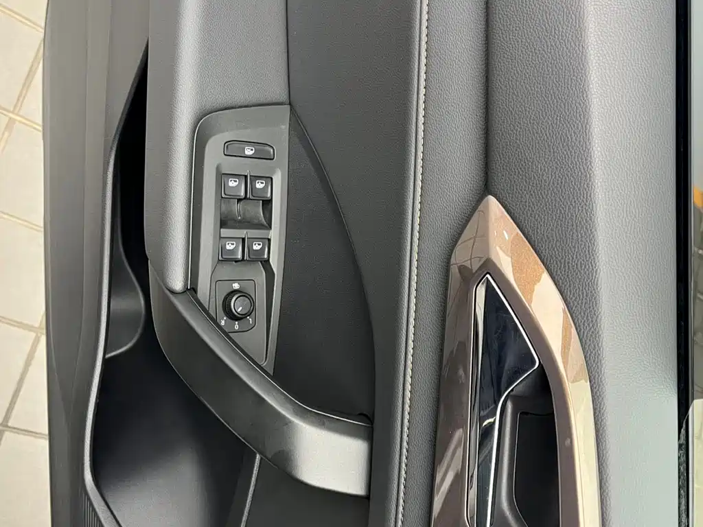 Volkswagen Tharu 2022 — фото 16