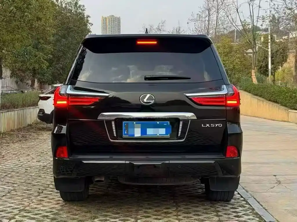 Lexus LX 2017 — фото 5