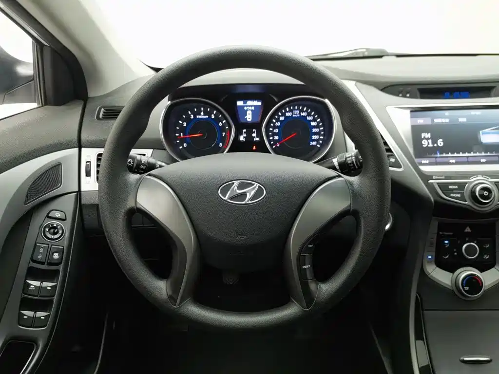 Hyundai Elantra 2017 — фото 11