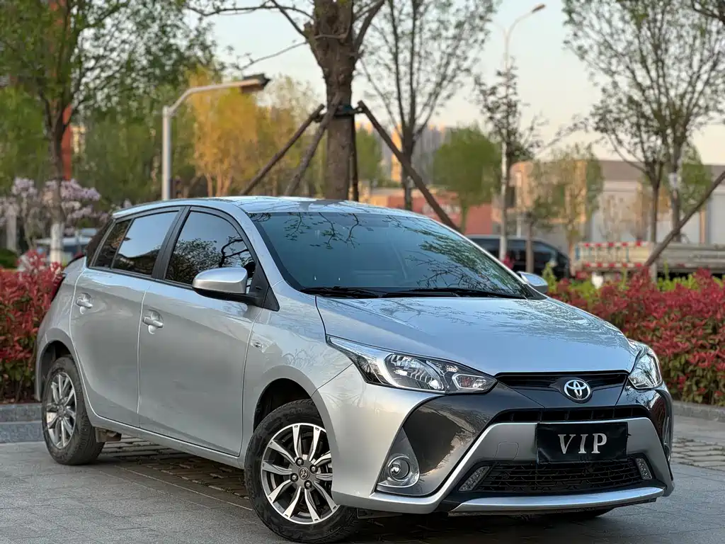 Toyota Yaris L 2022 — фото 3