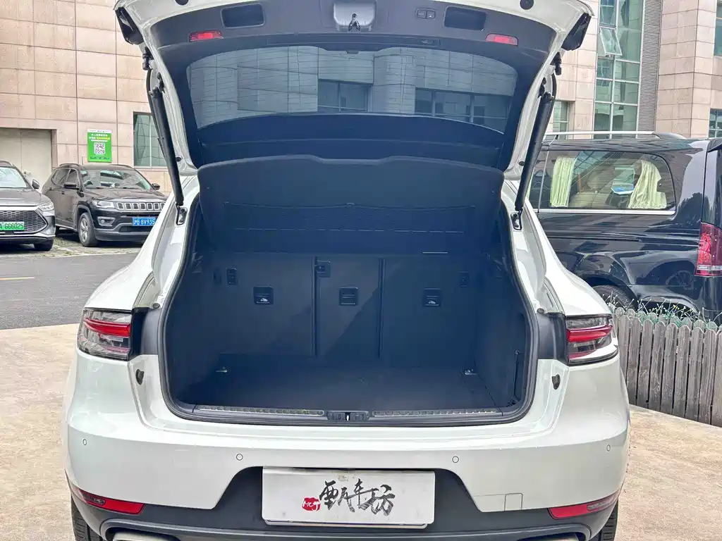 Porsche Macan 2020 — фото 22
