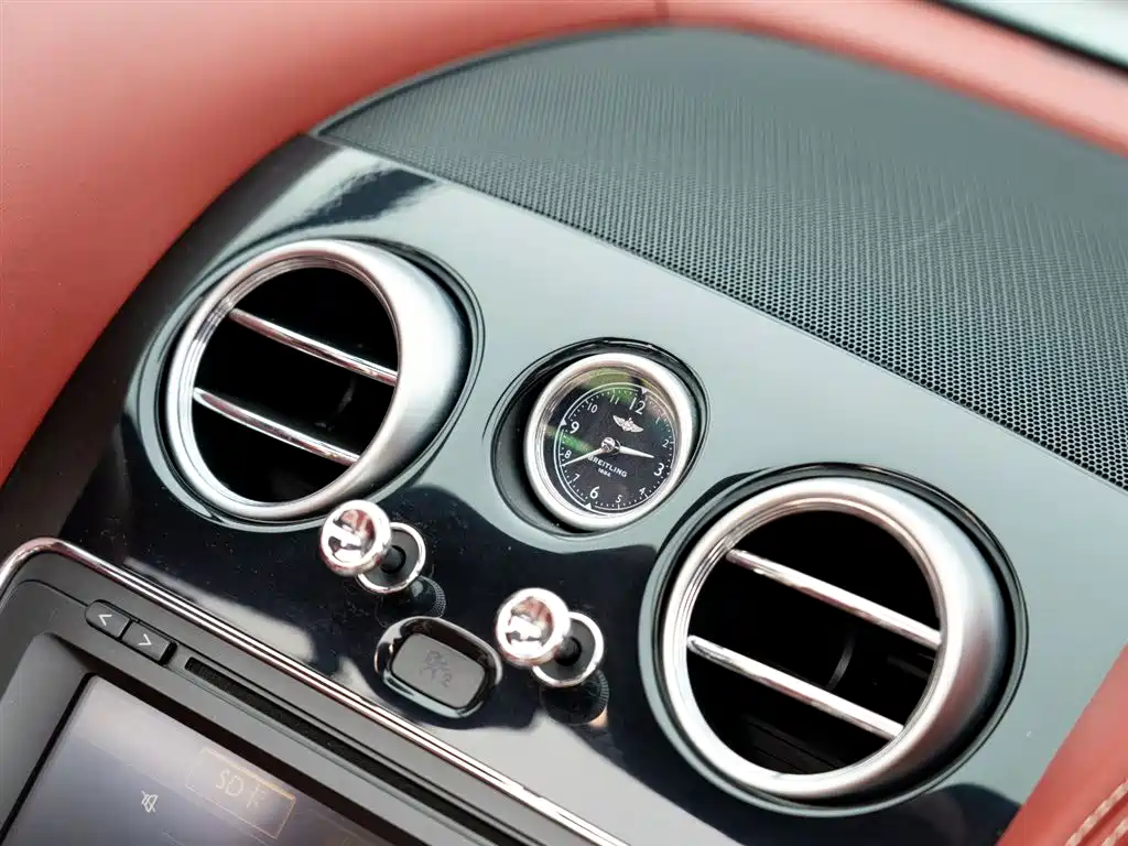 Bentley Continental 2019 — фото 15