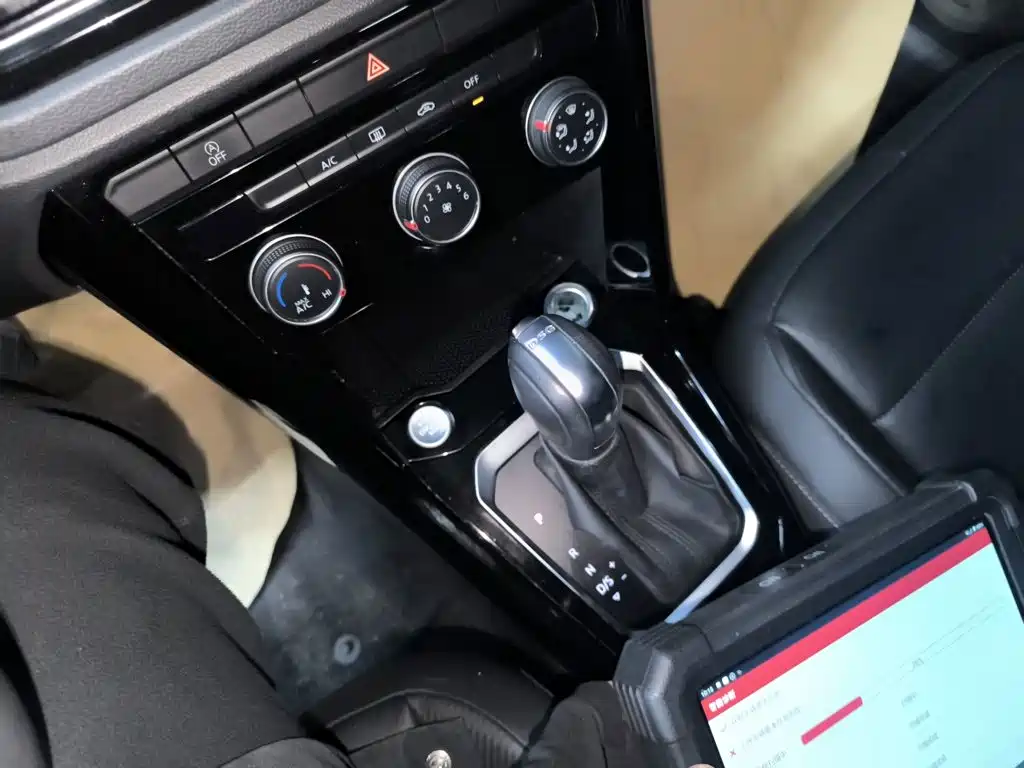 Volkswagen T-Roc 2020 — фото 14