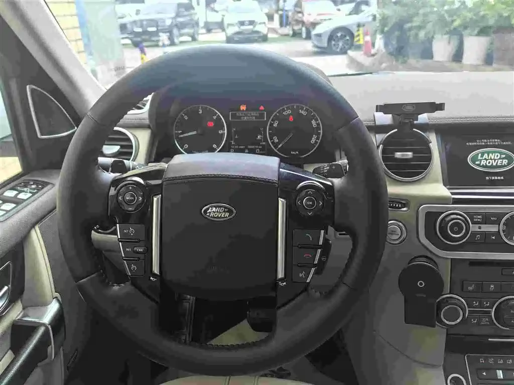 Land Rover Discovery 2014 — фото 9