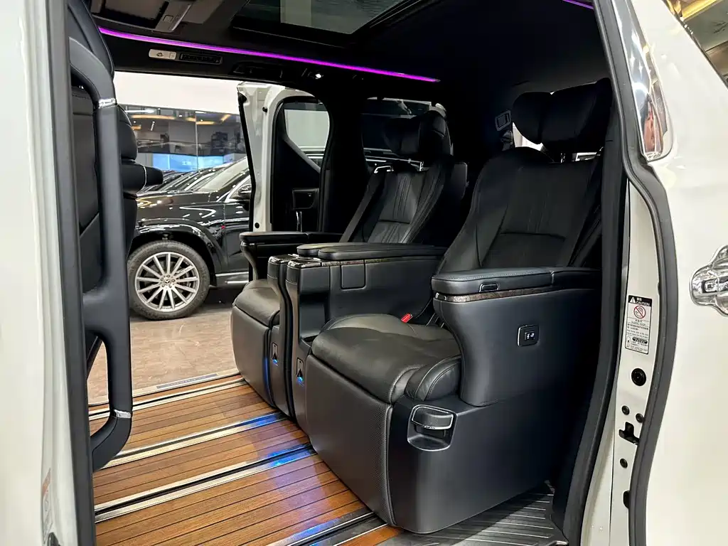 Toyota Alphard 2018 — фото 8