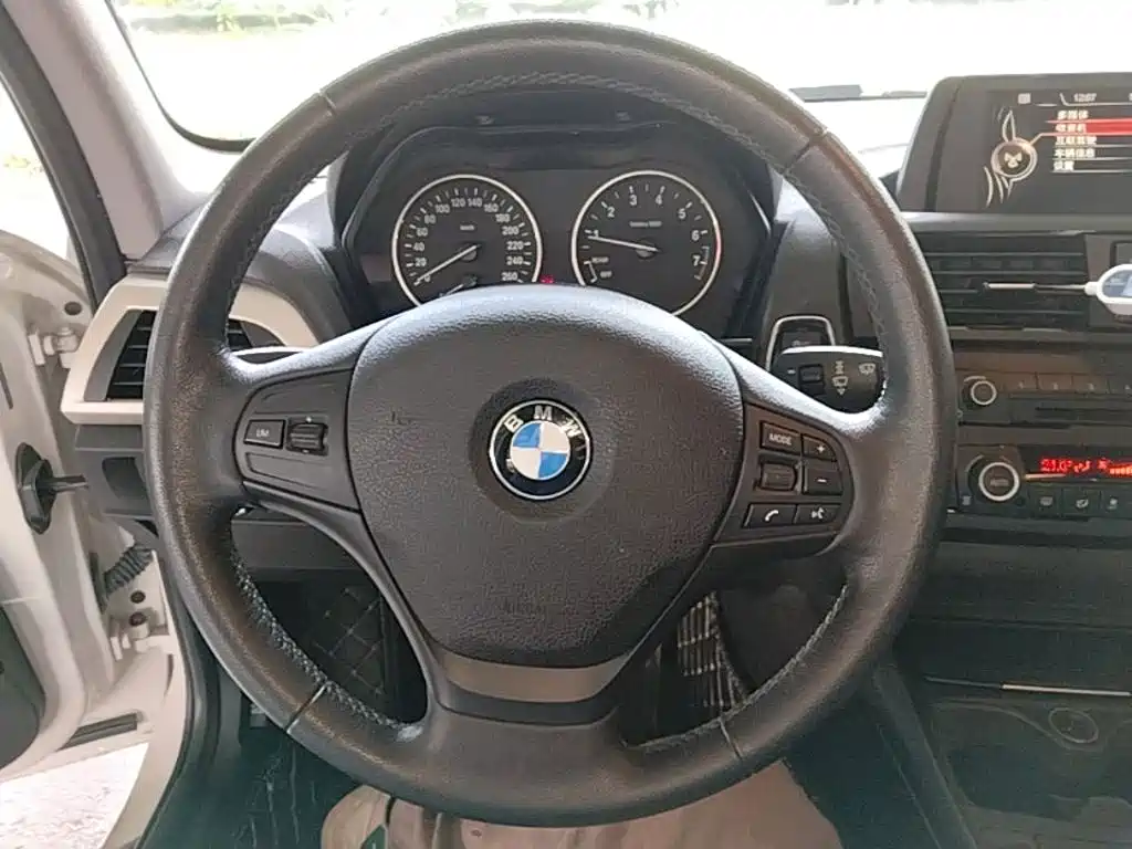 BMW 1 Series 2015 — фото 11