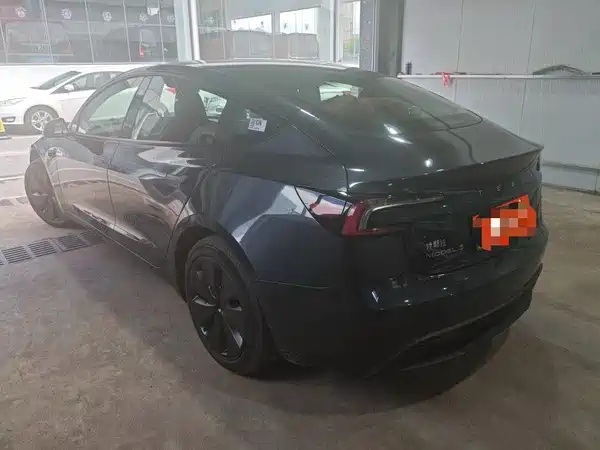 Tesla Model 3 2024