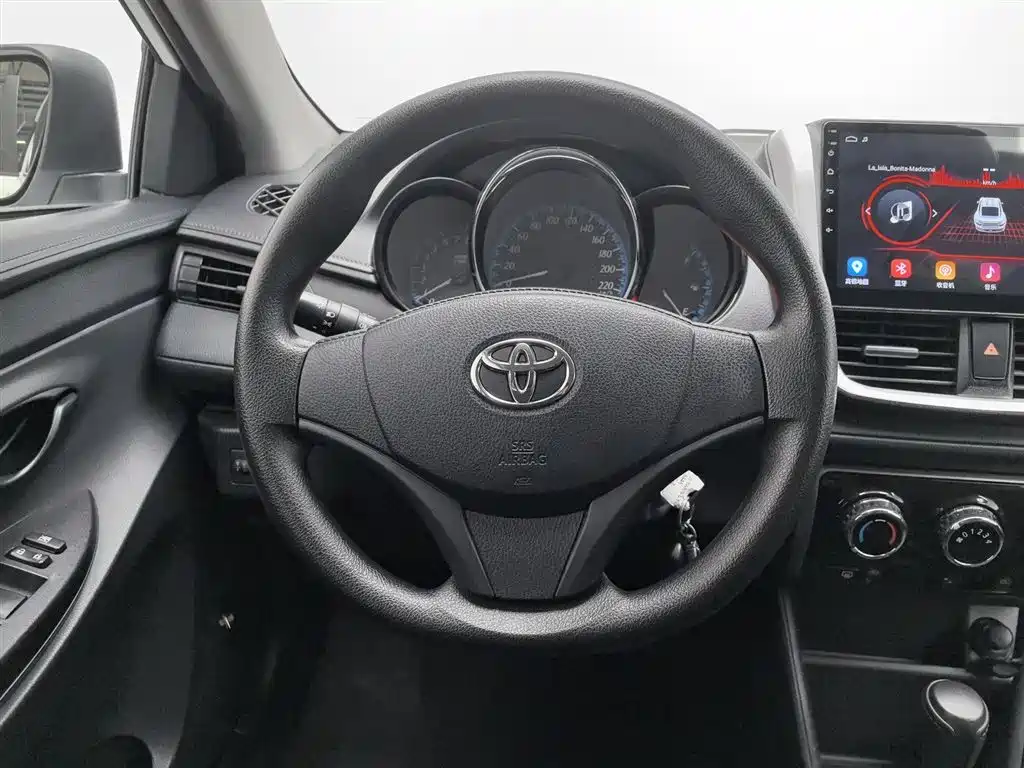 Toyota Yaris L 2018 — фото 11
